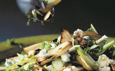 Pæresalat med grønkål og blåost