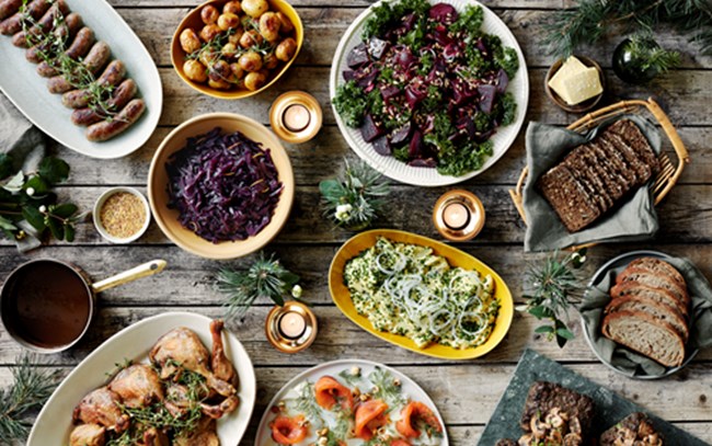Bestil maden til julefrokosten ude