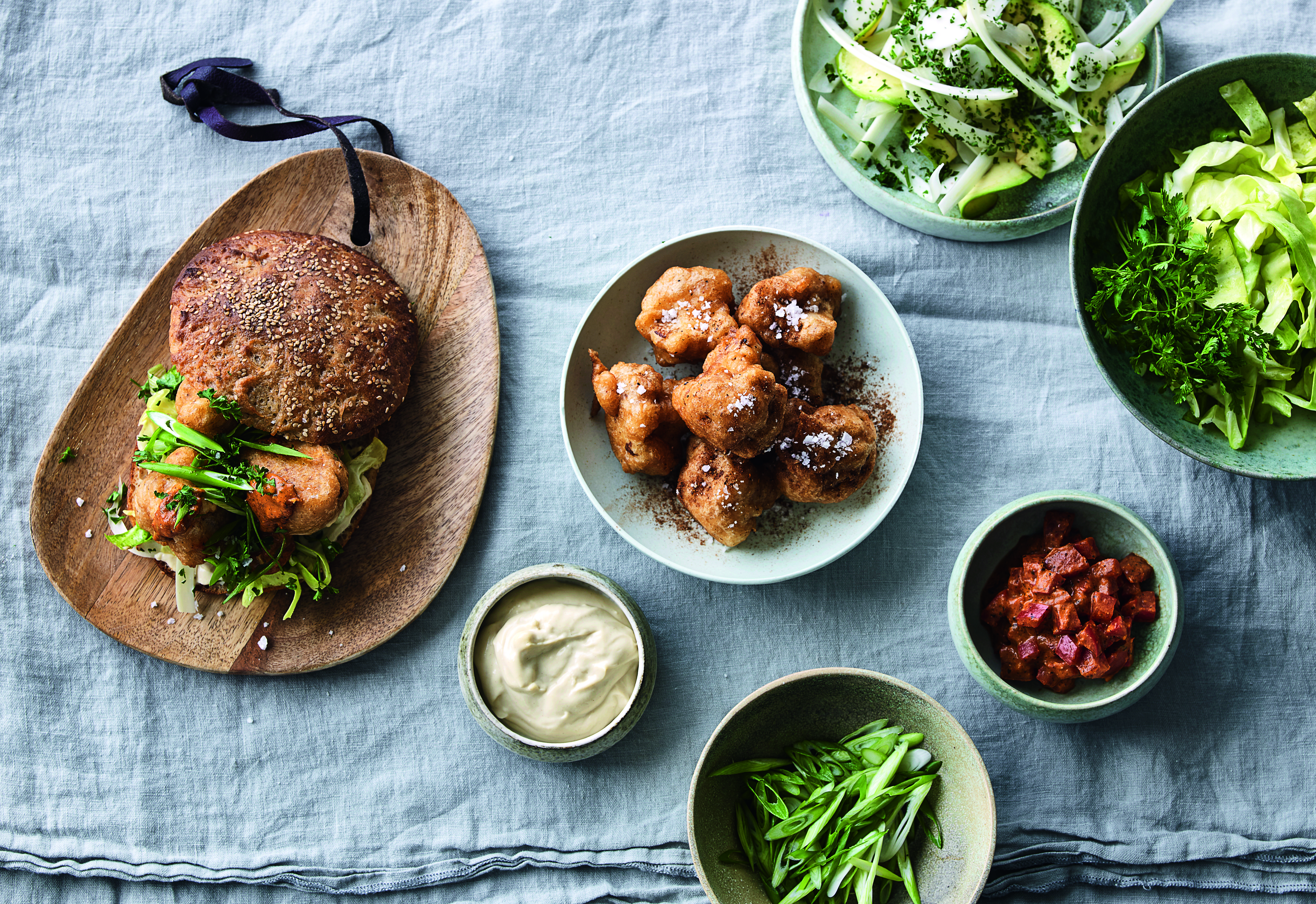 Friteret blomkål i burger