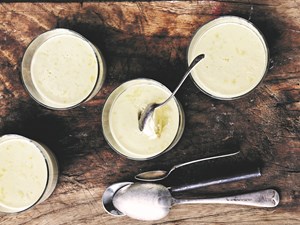 Fløderand med hyldeblomstgelé