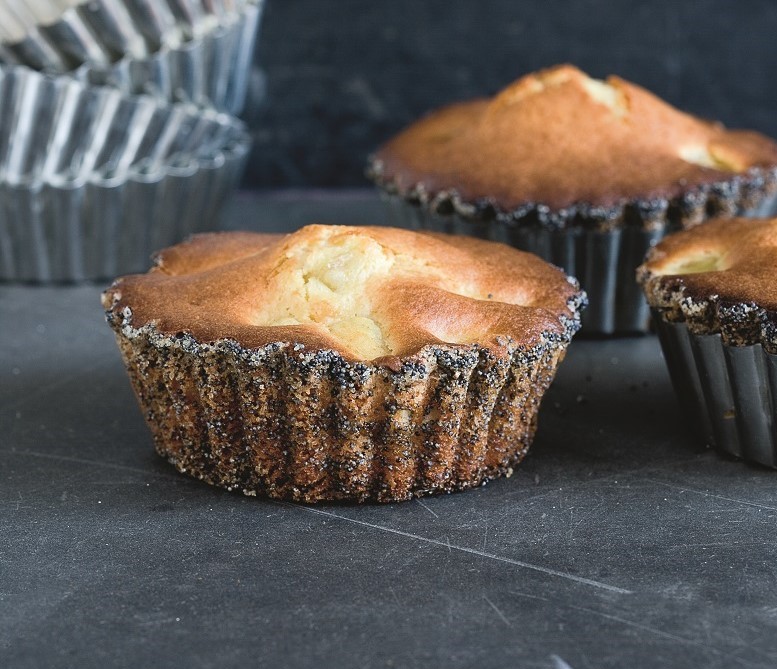 Opskrift på mandelkager med karamelliserede pærer