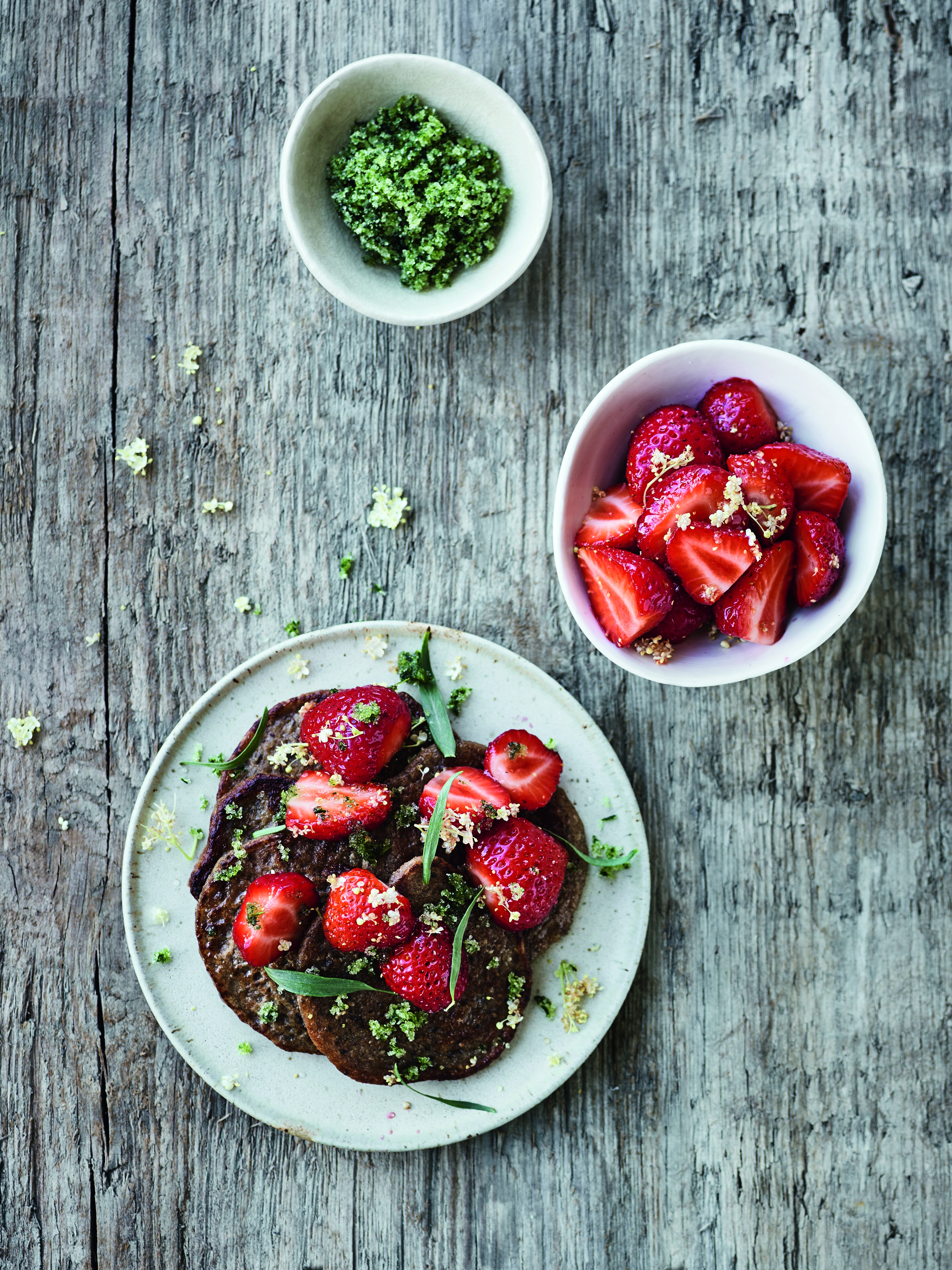 Chiapandekager med jordbær og estragonsukker