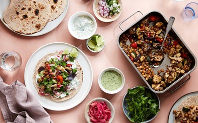 Opskrift på wraps med bagte grøntsager og kikærter