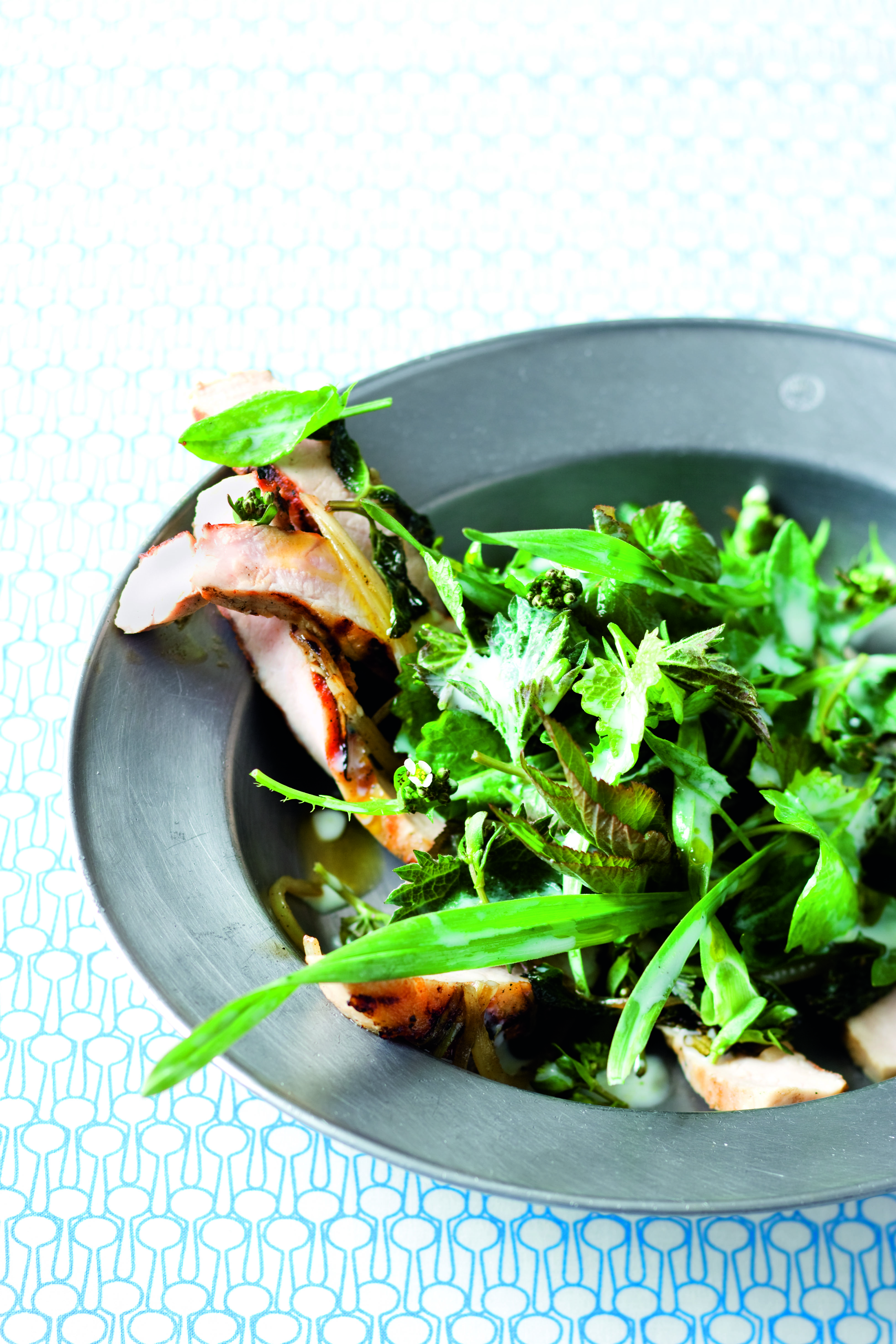 Grillede svinekoteletter med kærnemælksdressing