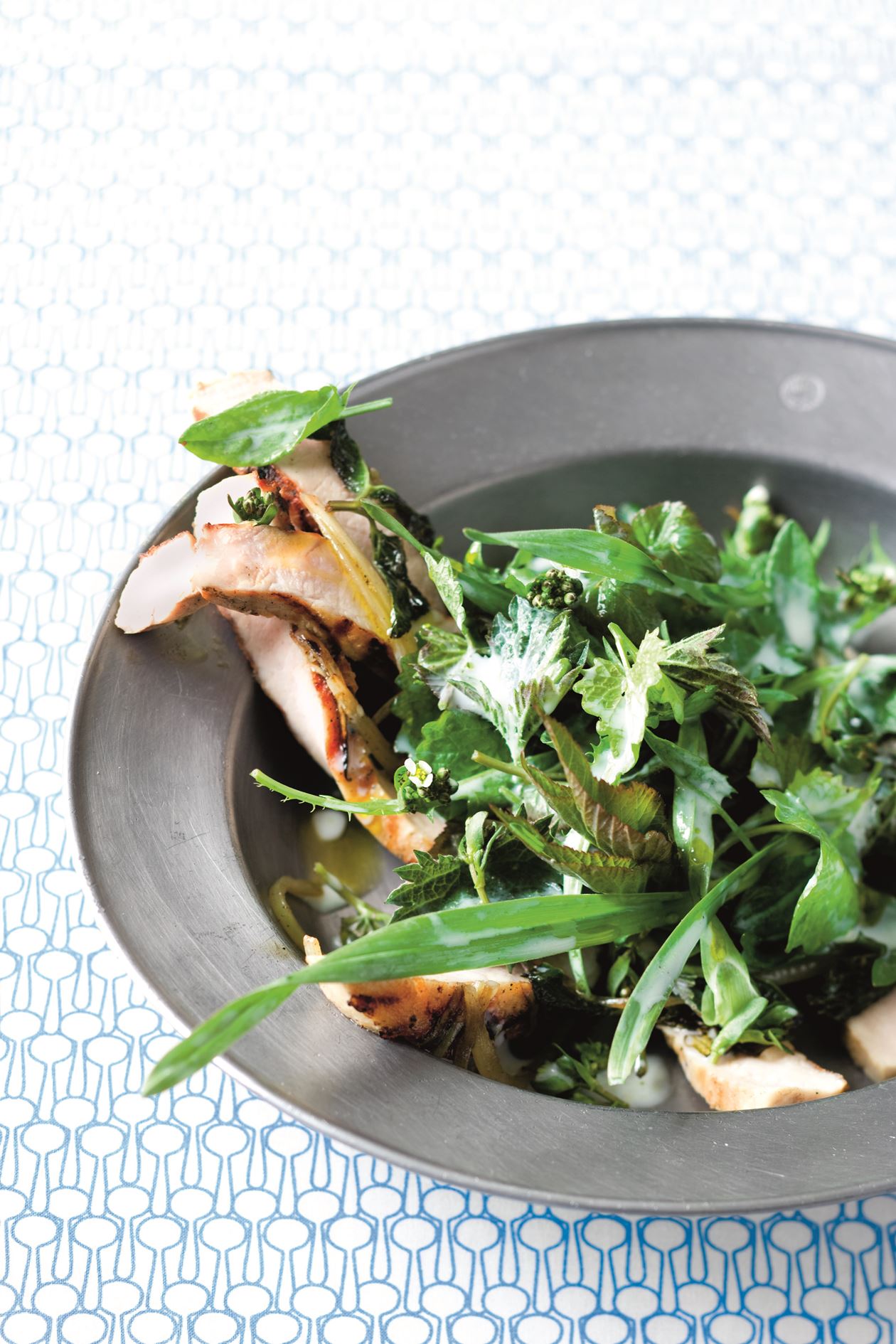 Grillede svinekoteletter med kærnemælksdressing