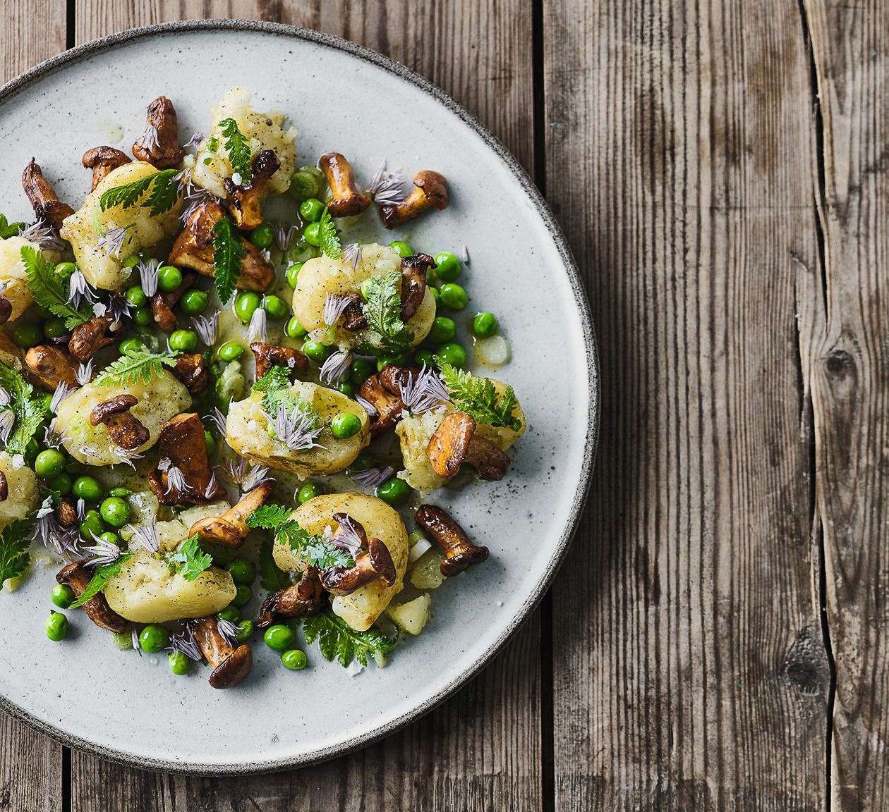 Opskrift på røgede kartofler med sommersvamp