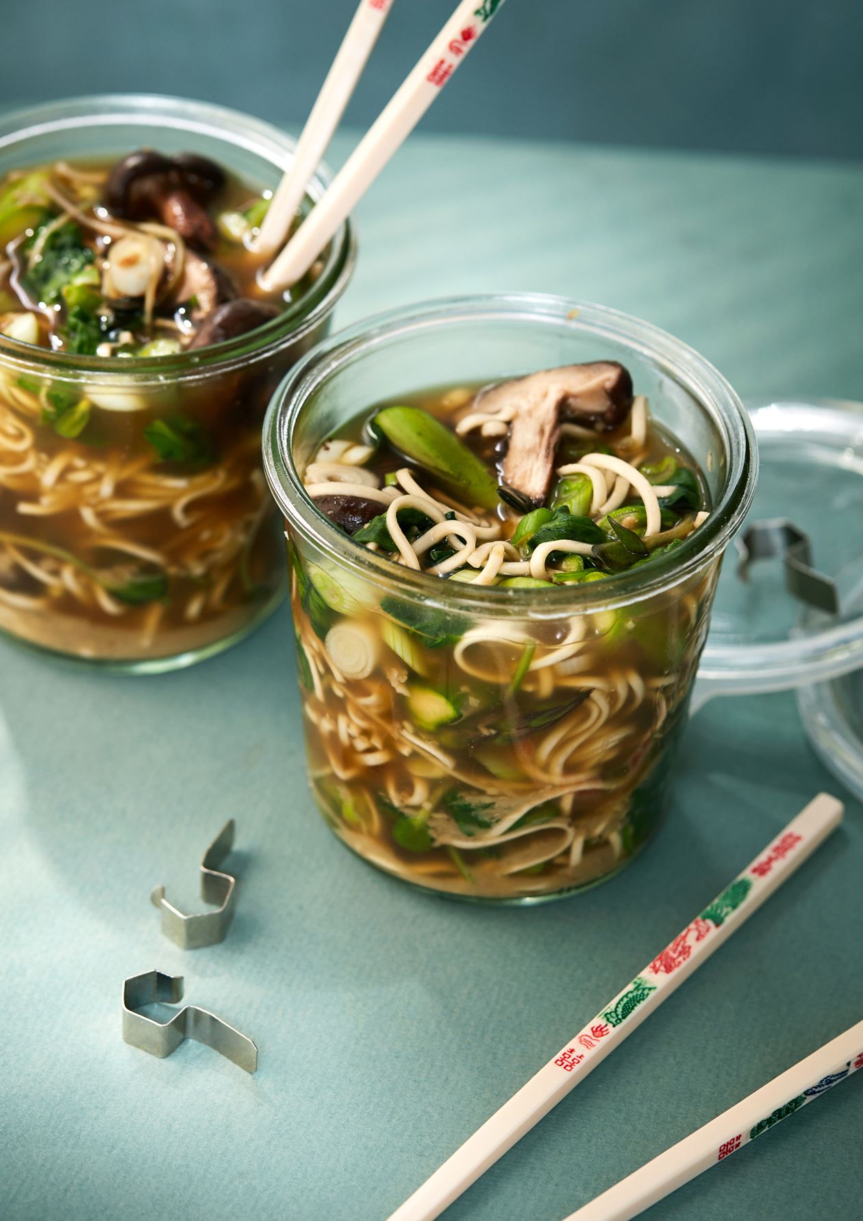 Kopnudler med svampe og miso