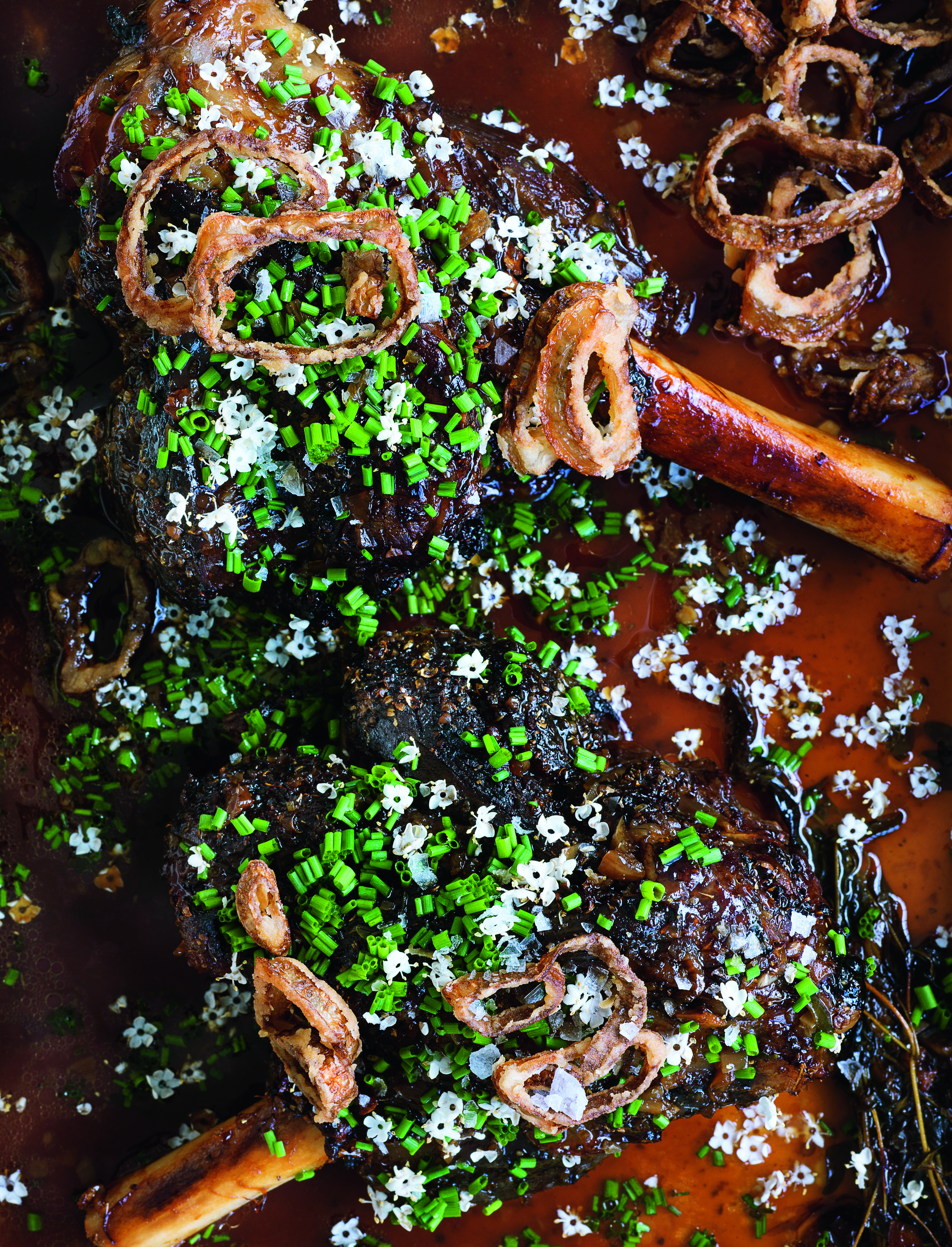 Trukket lammeskank med hvedeøl og hyldeblomst