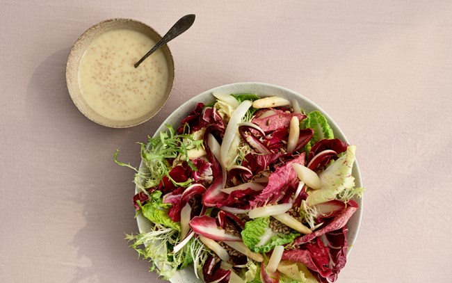 Bestil Meyers klassiske buffet - Bitre salater med fermenterede hvide asparges